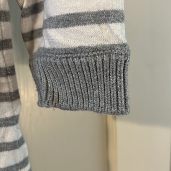 Gray and white striped Old Navy sweater - Picture 3 of 6